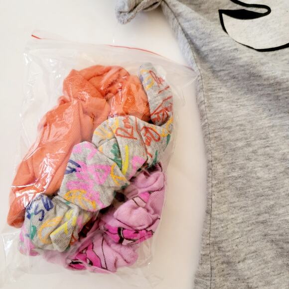 3/$25 New Space Jam Looney Tunes bugs bunny tee amd hair scrunchies 4/5 - Picture 4 of 4